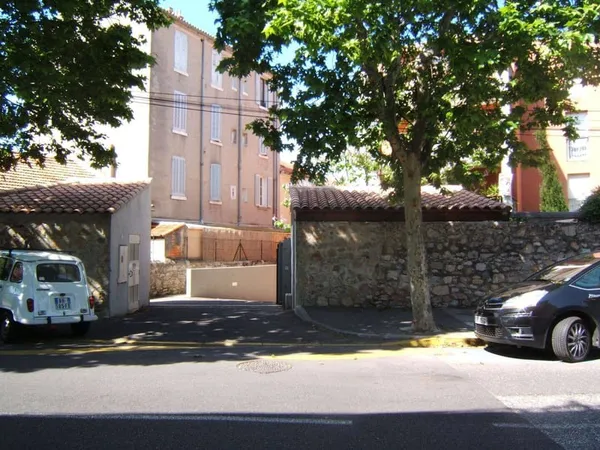 Parking 14 m²