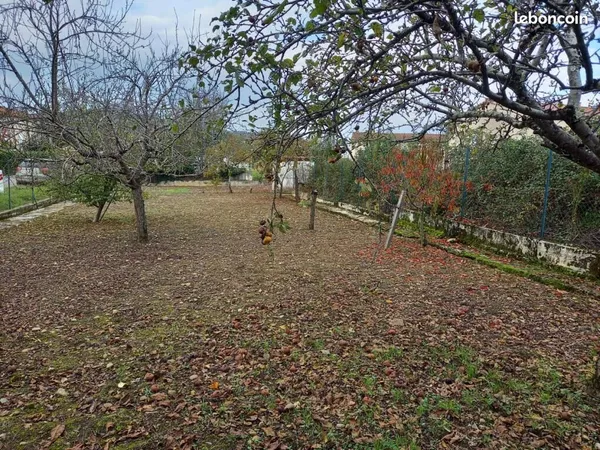 Terrain constructible de 561 m² - proche Foix