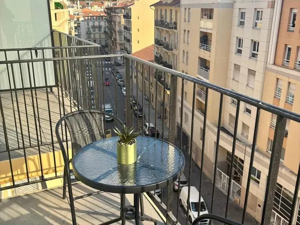 2 PIECES-DUPLEX-NEUF-DERNIER ETAGE-BALCON-REPUBLIQUE