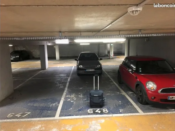 AV parking sécurisé gare SNCF Tours - accès sécurisé - gardien