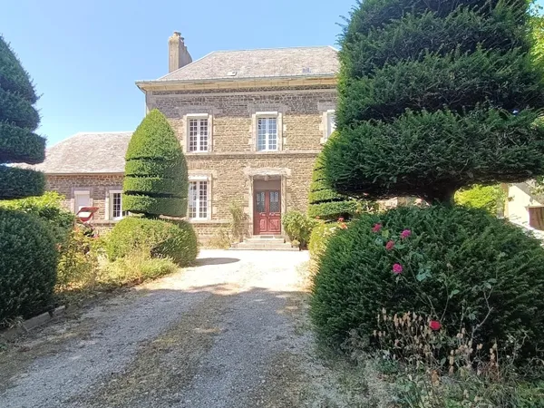 ST CYR EN PAIL - MAISON DE MAITRE ECURIES HANGAR