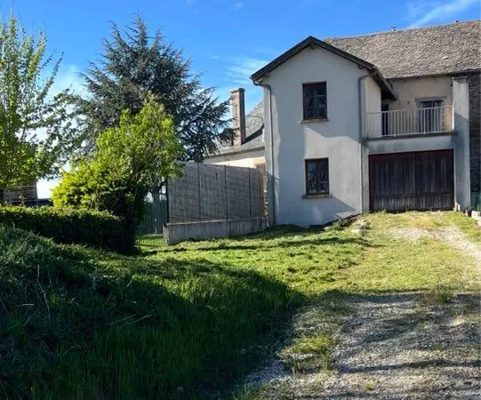 Maison de village à rénover - Grange 70 m², terrasse et terrain 450 m²