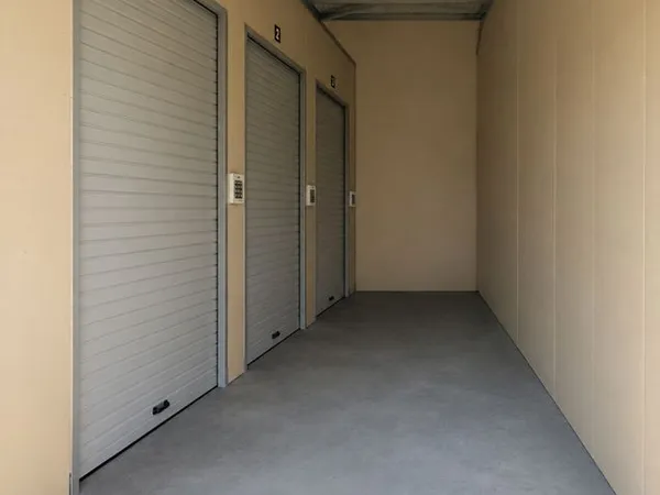 Mini box / garage