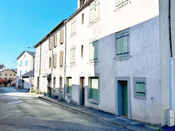 Maison de caractère à Brassac, à deux pas du château