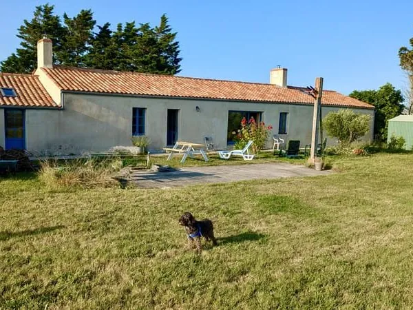 150 M2 AU COEUR DU MARAIS, A 3KM DE LA MER.