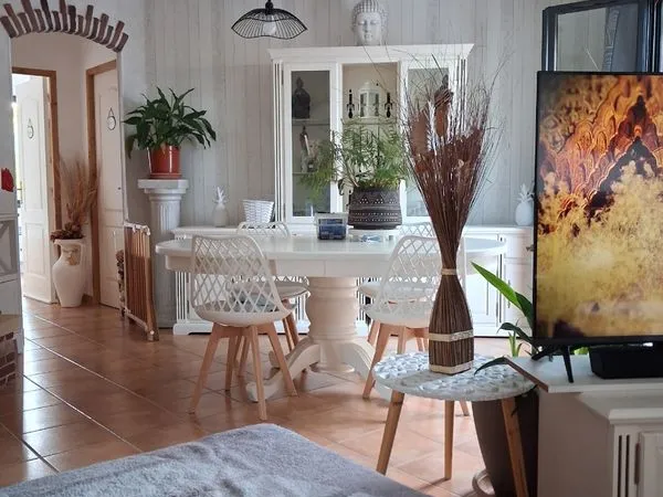 Villa non attenant au fond d'une impasse