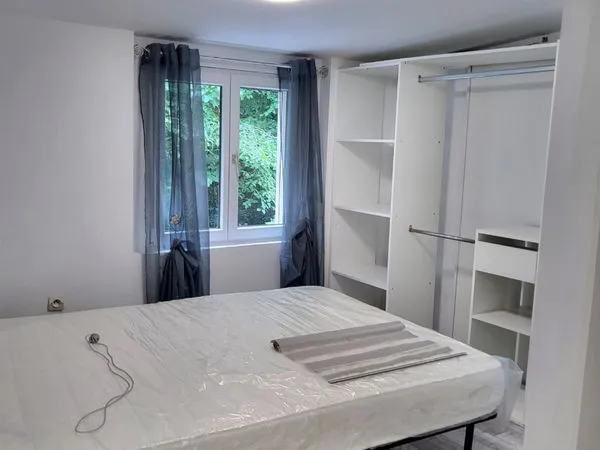 Dans maison locatif f2 refait calme