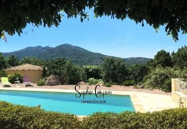 SUPERBE VILLA AVEC PISCINE ET VUE PANORAMIQUE AUX ADRETS