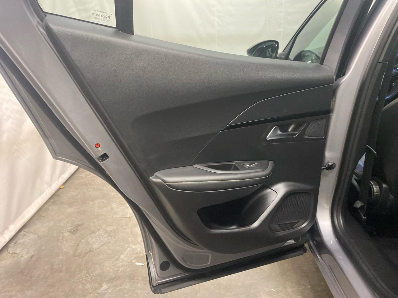 Peugeot 2008 puretech 130 s&s eat8 gt — photo 27