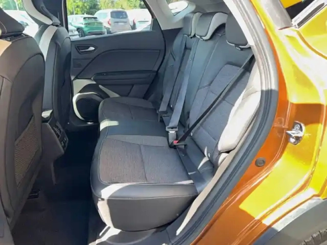 Renault Captur e-tech 145 - 21 — photo 16