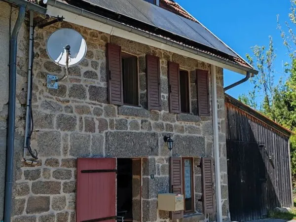 Maison en pierres Valliere avec deux chambres , habitable de suite
