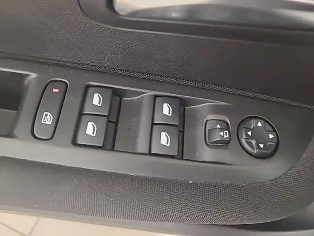 Peugeot 208 puretech 100 s&amp;s bvm6 — photo 27