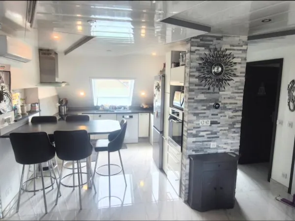 F3 duplex entièrement rénové avec garage