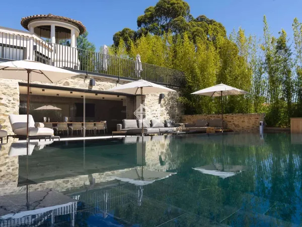 Maison 10 pièces 390 m²
