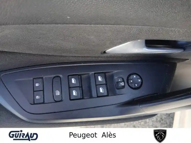 Peugeot 308 phev 180 e-eat8 — photo 3