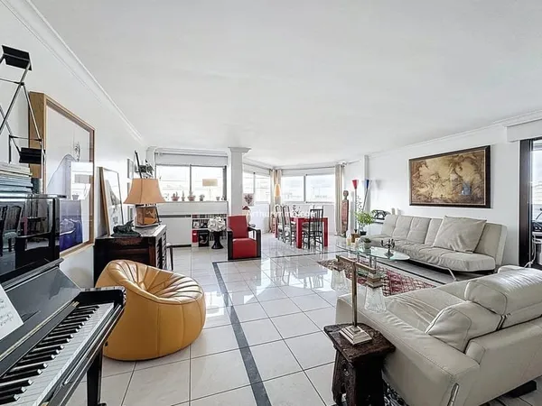 Bien d'exception avec 3 chambres, séjour 42 m² - Emplacement premium à Créteil