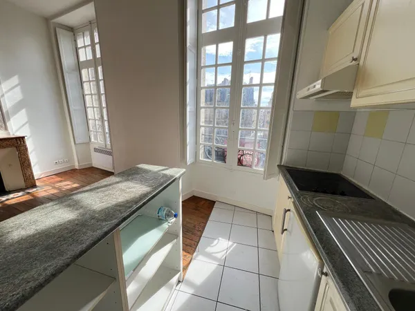 Appartement T2 dans petit immeuble ancien(18ème)