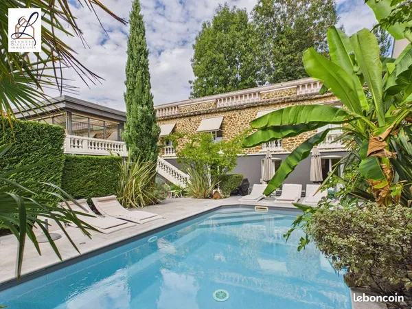 Propriété 7 pièces 240 m²