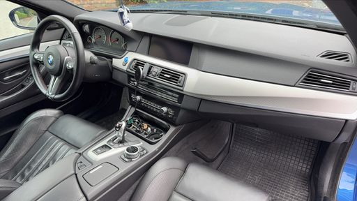 BMW M5 4.4 i V8 560 DKG7 - M – 2013 – 85883 km – Essence – Boîte Automatique — photo 18