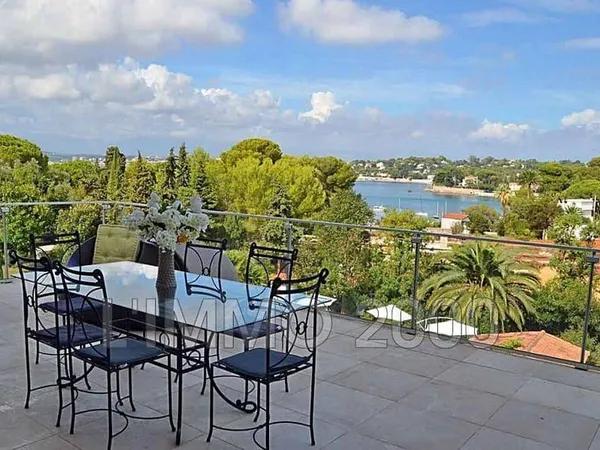 Villa 8 pièces 360 m²