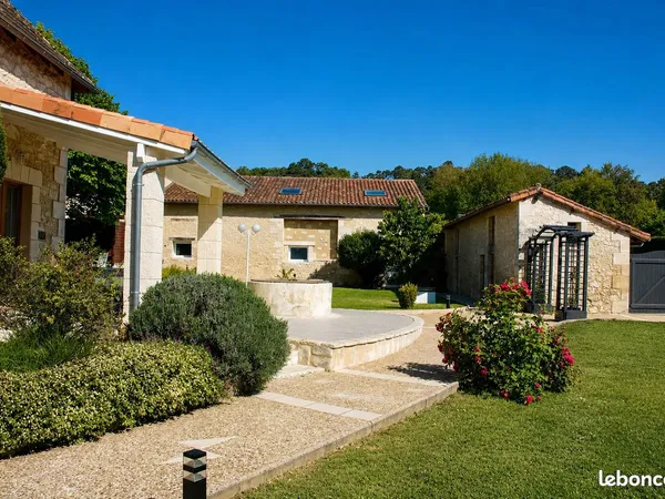 Maison de caractère meublée 210 m² avec piscine - Proche Périgueux