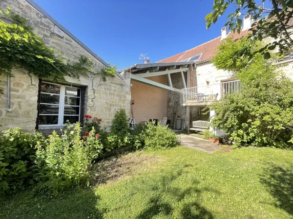 CERGY VILLAGE MAISON DE VILLE 6 PIECES avec LOCAL COMMERCIAL
