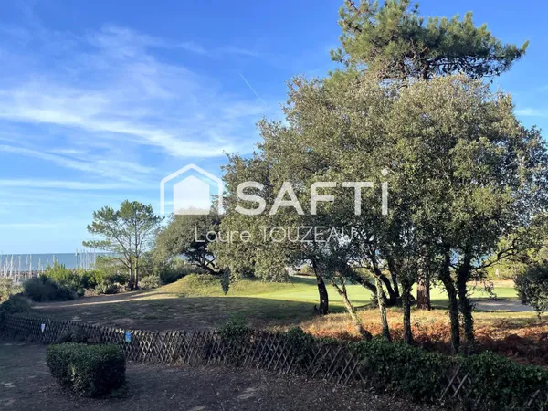 Emplacement exceptionnel, vue Mer,Port et Golf.