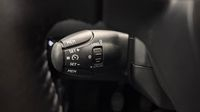 Peugeot 2008 1.2 PureTech 100ch S&S Allure — photo 28