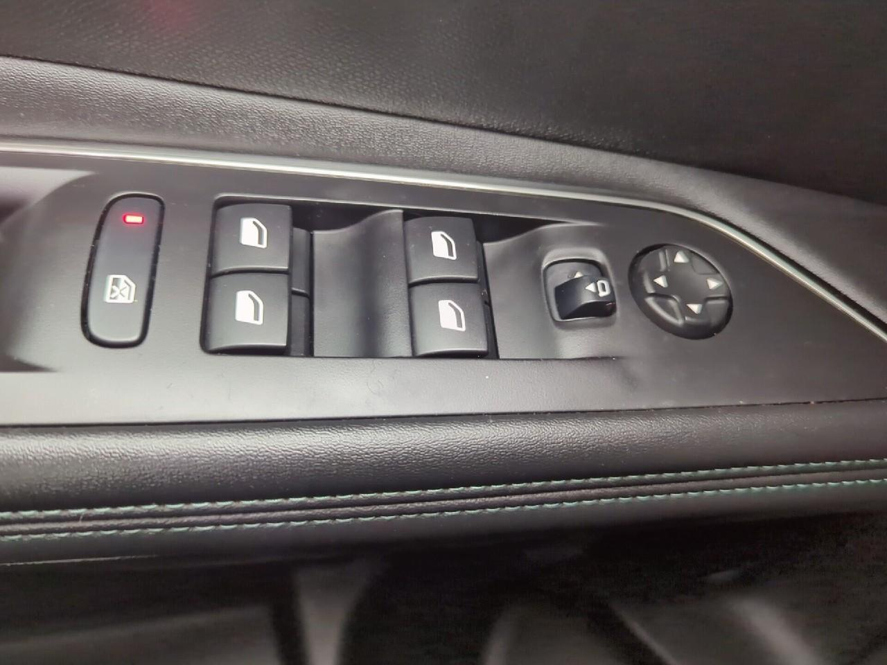 Peugeot 3008 puretech 130ch s&s eat8 allure pack — photo 24