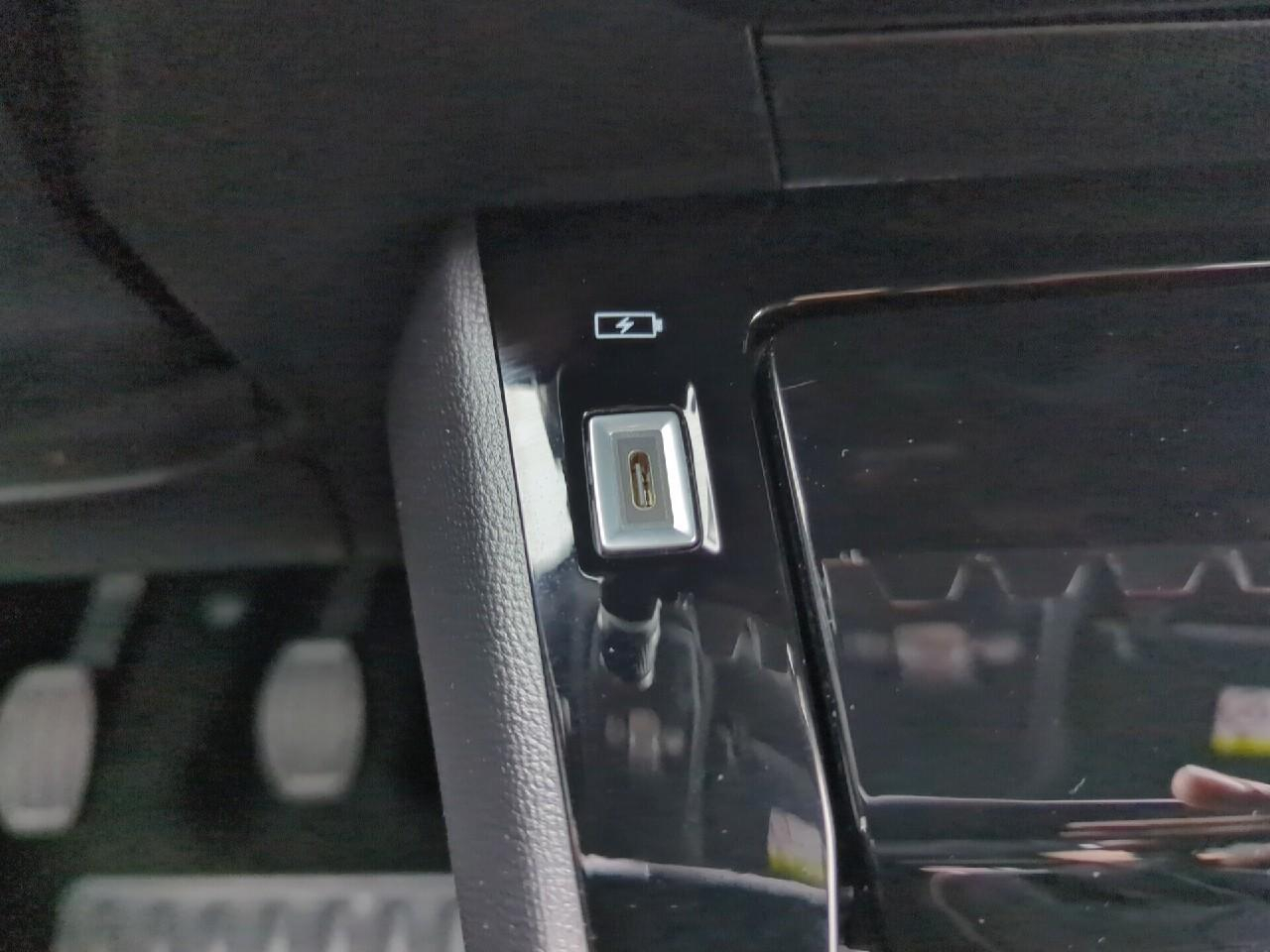 Peugeot 2008 puretech 100 s&s bvm6 allure — photo 26