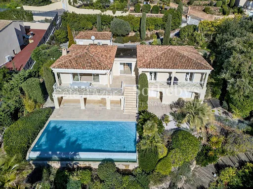 Villa 7 pièces 222 m²
