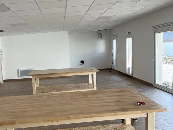 Local/ atelie/ bureaux à louer
