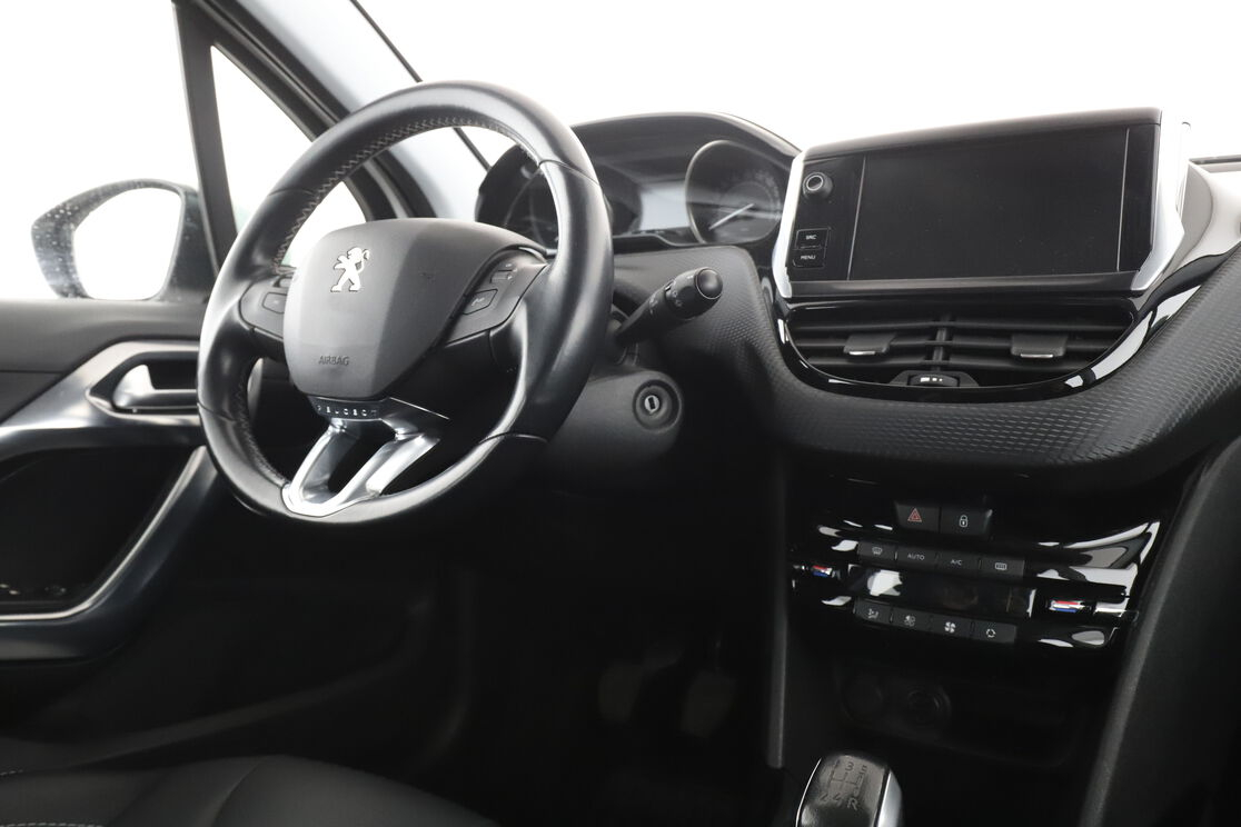 Peugeot 2008 1.2 PureTech Allure — photo 12