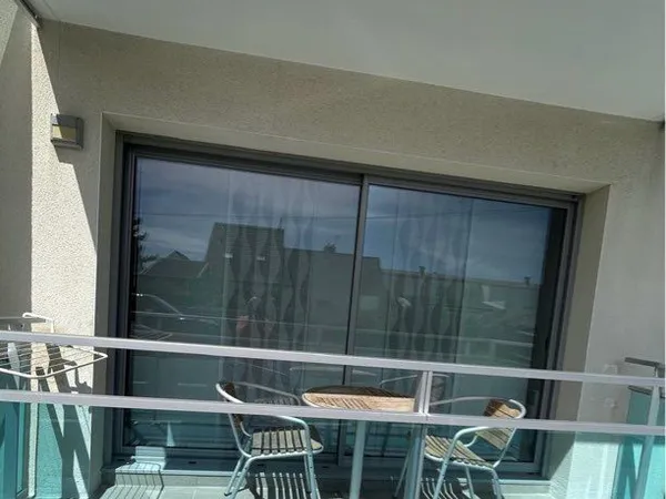 Appartement vendu meublé traversant impeccable, accès PMR, à 200 mètres de la mer, avec cellier et p
