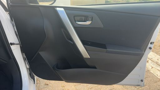 Toyota Auris 2.0 D-4D 124 - Edition Style – 2013 – 144007 km – Diesel – Boîte Manuelle — photo 28