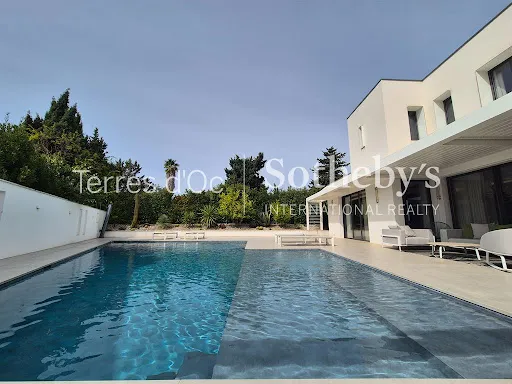 Maison 5 pièces 240 m²