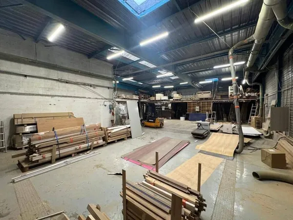 Local d'activité 498 m²