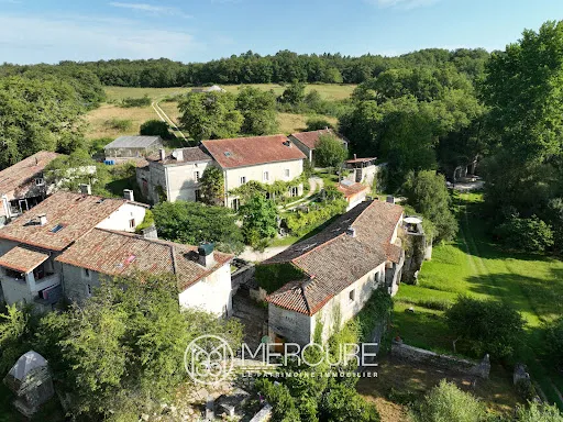 Propriété 32 pièces 1200 m²