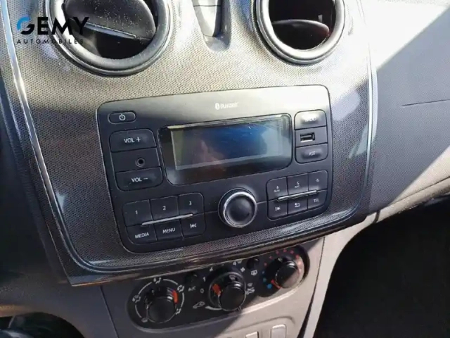Dacia Sandero sce 75 — photo 15