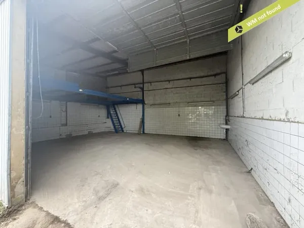 Local 100 m²