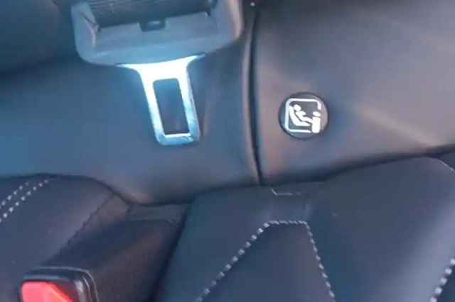 Peugeot 508 hybrid 225 e-eat8 — photo 36