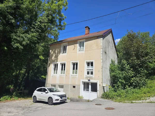 Saint-Claude : ancien atelier de pipier rénové.