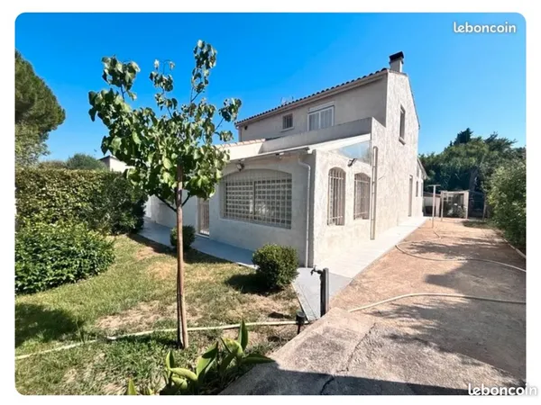 Maison traditionnelle à JUVIGNAC 175m2, dont studio meublé indépendant de 29m2, loué 620e/mois