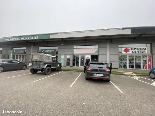 Local commercial 163 m²