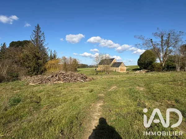 Terrain 698 m²