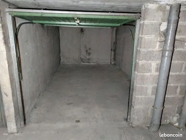 Garage et parking Location Thiers 60€
