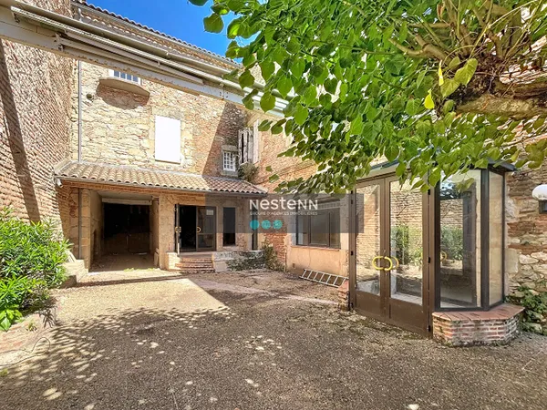 Propriété de caractère à rénover avec terrasse -47300 Villeneuve sur Lot
