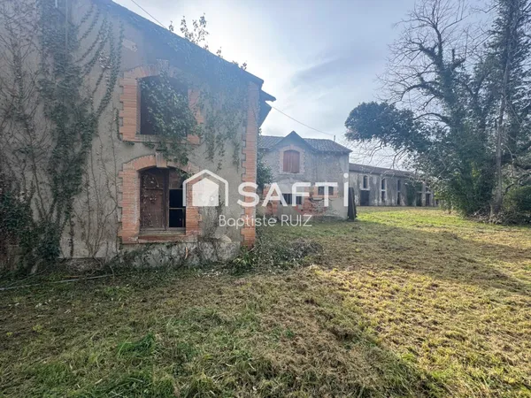 Ensemble de dépendances 500m2 sur 7500 de terrain
