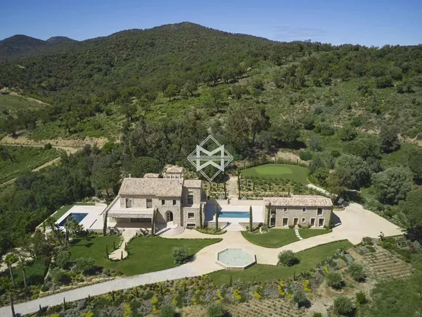 Maison 13 pièces 510 m²