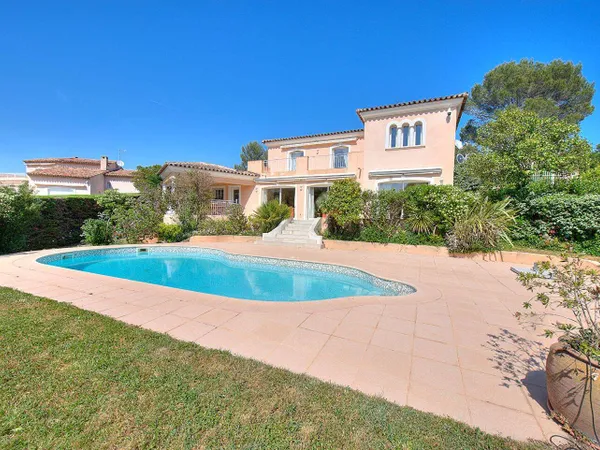 Villa 5 pièces 170 m²